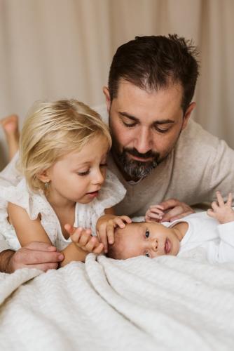 newborn livestyl focení ve fotoateliéru na Praze 9